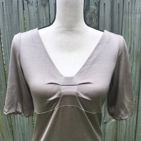 Banana Republic · V-neck Top w/ Puff Sleeves Sz M - Picture 4 of 8